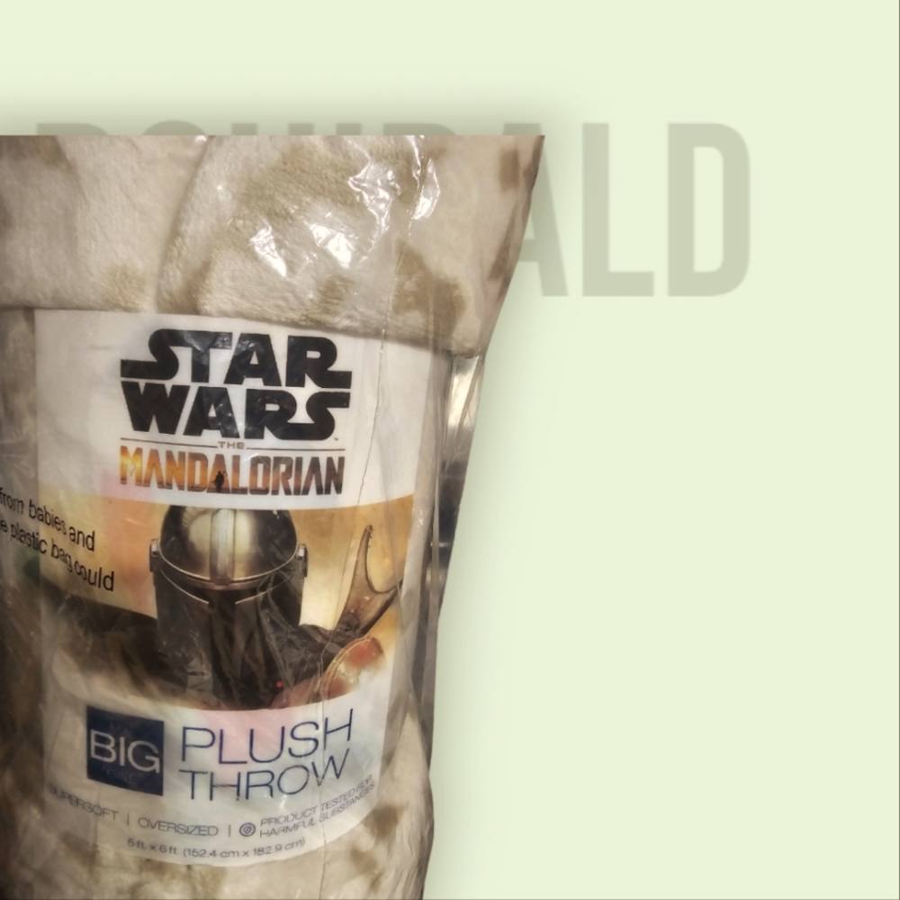 Star Wars Mandalorian plush throw 6 x 6